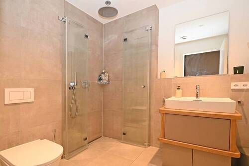 gefliestes Duschbad - 
