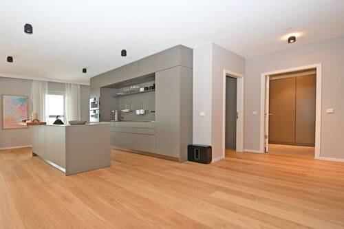  Einbauküche /rechts Ankleidezimmer - 3 Zimmer Etagenwohnung in Hamburg