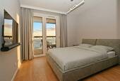Schlafzimmer mit Zugang Loggia - 