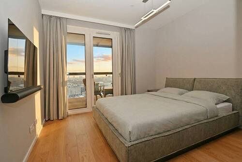 Schlafzimmer mit Zugang Loggia - 