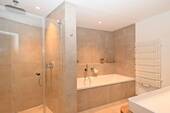 gefliestes Vollbad - 
