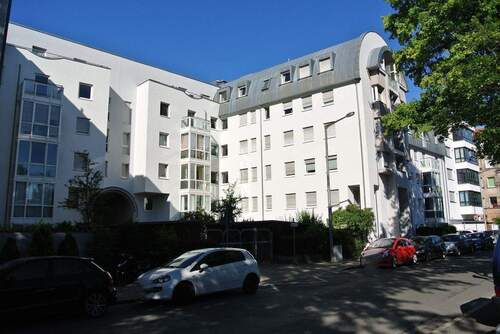 Außenansicht.JPG - Direkt am Fürther Stadtpark: 2-Zimmer-Wohnung mit kleiner Terrasse zu vermieten!