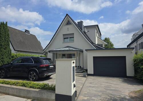 Bild 1 - Großzügiges Einfamilienhaus mit Pool
