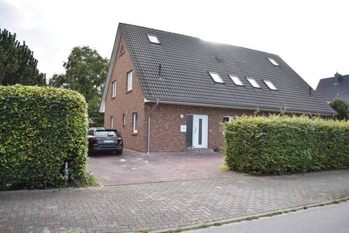 Haus Eingang - Moderne 5-Zi. DHH mit viel Platz auf großem Grundstück in sehr guter Lage