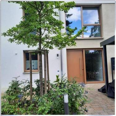 Hauseingang - 3 Zimmer Etagenwohnung in Erlangen