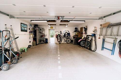 Garage - 