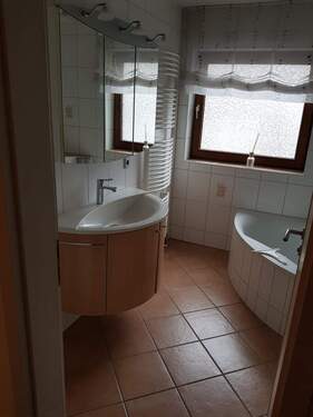 Tageslichtbad IMG-20260209-WA0012 (002).jpg - Etagenwohnung mit 90,00 m&sup2; in Weissach im Tal zum Kaufen