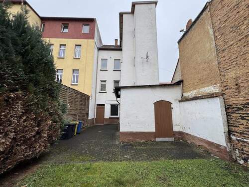 Hinterhof - Mehrfamilienhaus, Wohnhaus mit 149,90 m&sup2; in Eisenberg zum Kaufen