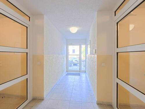 Treppenhaus - 2 Zimmer Etagenwohnung in Dresden