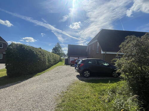 Stellplätze - Mehrfamilienhaus, Wohnhaus in Neukirchen zum Kaufen