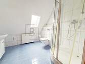 Badezimmer mit Dusche - 