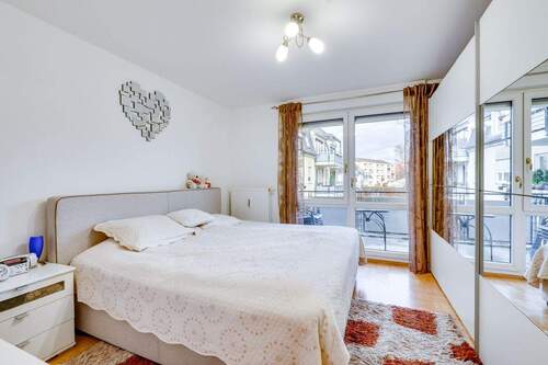 Schlafzimmer - 3 Zimmer Etagenwohnung zum Kaufen in Dachau