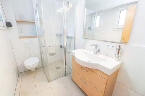 Badezimmer EG - 8 Zimmer Mehrfamilienhaus, Wohnhaus in Stade