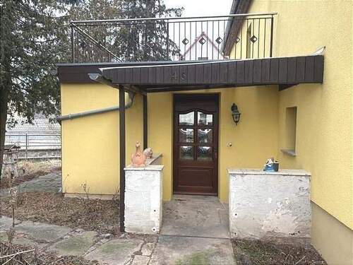 Eingang zum Haus und Terrasse - 