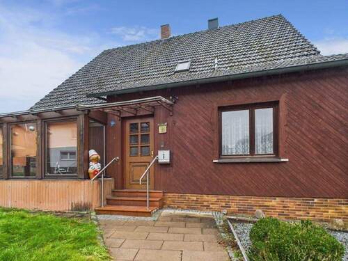 Bild1 - Geräumiges Einfamilienhaus mit Balkon in Mittelberg