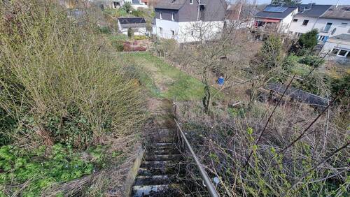 Garten mit Zugang über die Treppe - 