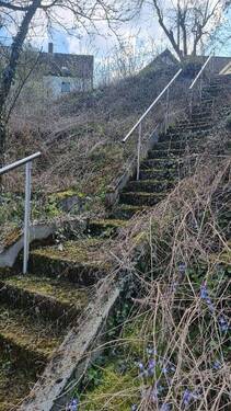 Treppe zur zweiten Ebenen / Grundstück - 