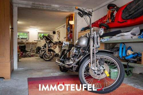 großzügige Garage - 