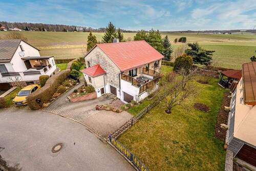 Luftbild aus Richtung Süden - Einfamilienhaus mit 108,70 m² in Erlau zum Kaufen