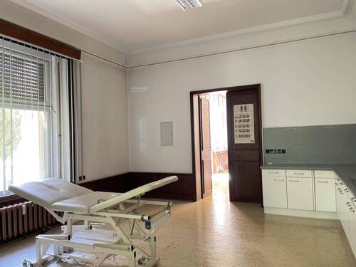 ehem. Praxisraum EG - 1 Zimmer Einfamilienhaus in Hirschberg