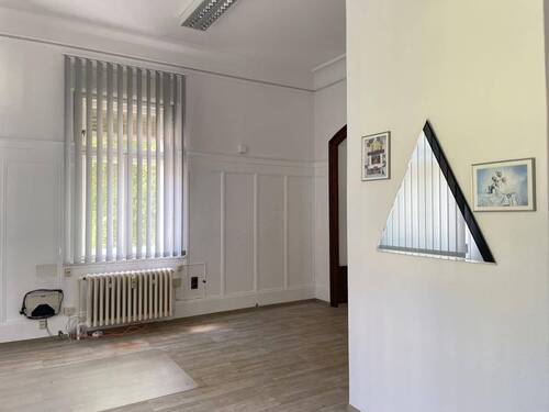 ehem. Praxisraum EG - Einfamilienhaus mit 735,00 m&sup2; in Hirschberg zum Kaufen