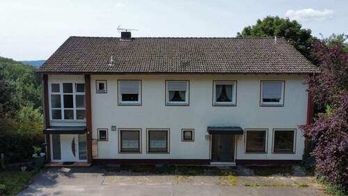 Wohnhaus mit ehemaliger Gaststätte - Mehrfamilienhaus, Wohnhaus zum Kaufen in Berg bei Neumarkt in der Oberpfalz / Haimburg
