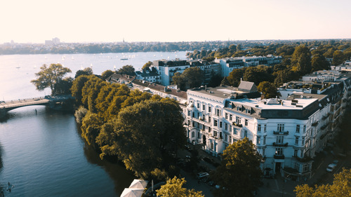 Drohnenansicht - Kreativ gestalten: Rohbau-Einzelhandelsflächen für Ihr individuelles Unternehmenskonzept