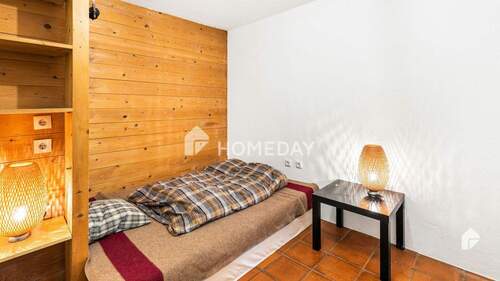 1. OG Schlafzimmer 1 - 