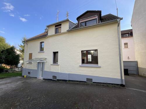 Hausansicht hinten - 5 Zimmer Mehrfamilienhaus, Wohnhaus in Wiesbaden