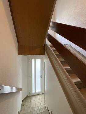 Hauseingang - Treppenhaus - 