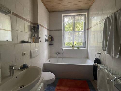 Tageslichtbad mit Wanne - 