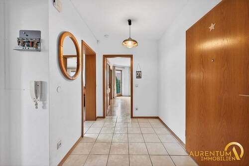 Flur - 3 Zimmer Etagenwohnung zum Kaufen in Abensberg