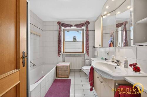 Badezimmer - 3 Zimmer Etagenwohnung in Abensberg