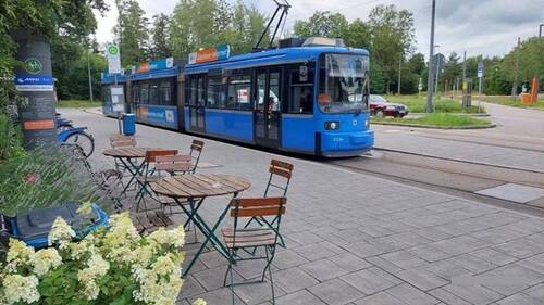 Micha´s Laden + Tram 25 - 