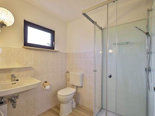 Badezimmer im Untergeschoss - 