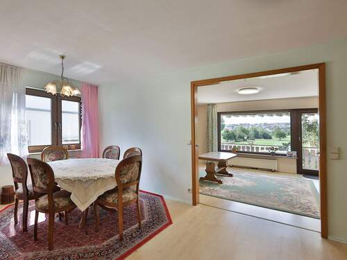 Essbereich und Wohnzimmer - 7 Zimmer Einfamilienhaus zum Kaufen in Leinfelden-Echterdingen