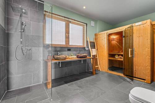 Badezimmer der Etagenwohnung - 