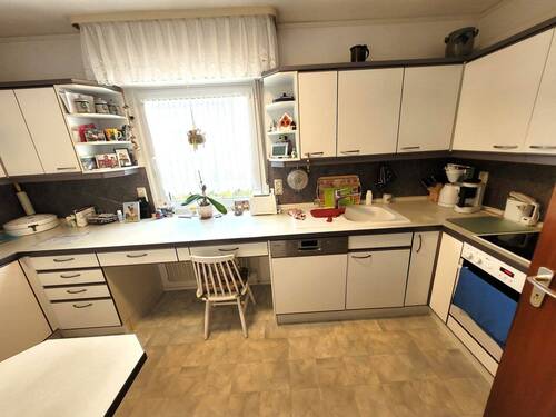 Küche im Erdgeschoss - Einfamilienhaus mit 151,00 m² in Rüsselsheim am Main zum Kaufen