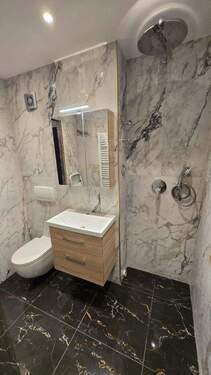 Bild 1 - Moderne helle 2 Zi.-Whg im 1. OG mit Aufzug, toller Blick, komplett renoviert und saniert!