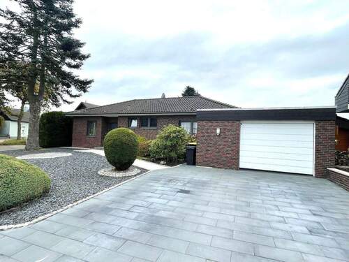 Außenansicht (1) - 6 Zimmer Bungalow zum Kaufen in Mönchengladbach