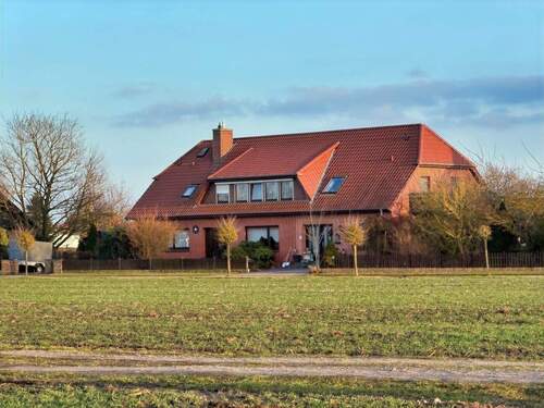 Blick auf das gesamte Haus - 5 Zimmer Doppelhaushälfte zum Kaufen in Emtinghausen