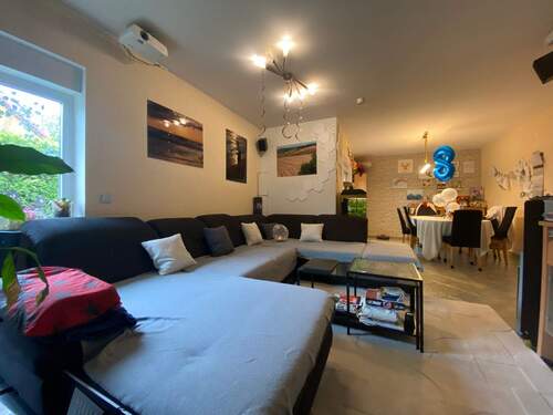 tempImage77YsJ2.jpg - 