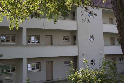 Titelbild - Seniorengerechte 2-Raum-Wohnung mit Balkon und Aufzug