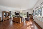 Wohnbereich mit Blick in den Garten - 
