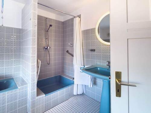 Vollbad im Obergeschoss - 