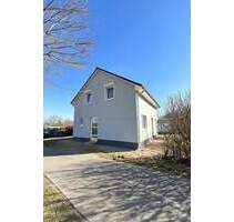 Platz zum Wohlfühlen: Neubau-Einfamilienhaus mit 6 Zimmern & 2 Bädern - in ruhiger, schulnaher Lage - Rövershagen