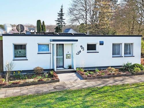 Außenansicht - Charmanter modernisierter Bungalow in Holzständerbauweise mit Pool und Glasfaseranschluss!