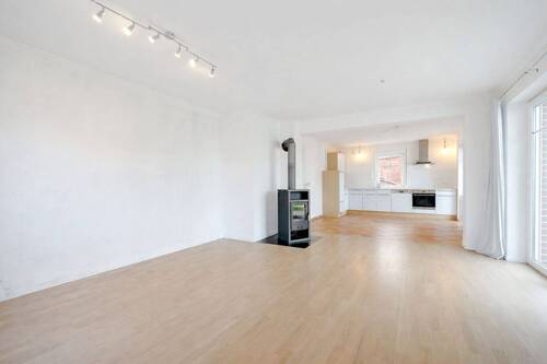 Wohnzimmer - 6 Zimmer Einfamilienhaus in Emden