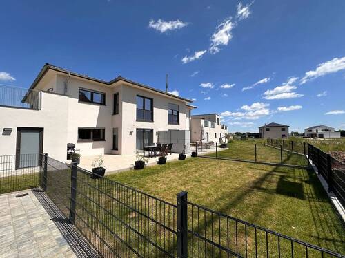 Terrassenwohnung mit Garten - Provisionsfrei: Neubauwohnung mit Dachterrasse ins Grüne