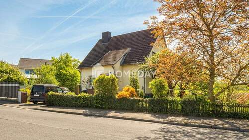 Außenansicht 2 - Charmantes Zweifamilienhaus mit großem Garten in attraktiver Lage